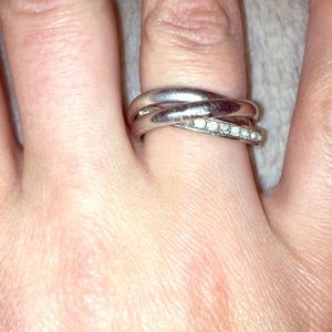 Triple interlocked ring w/ stones around one band